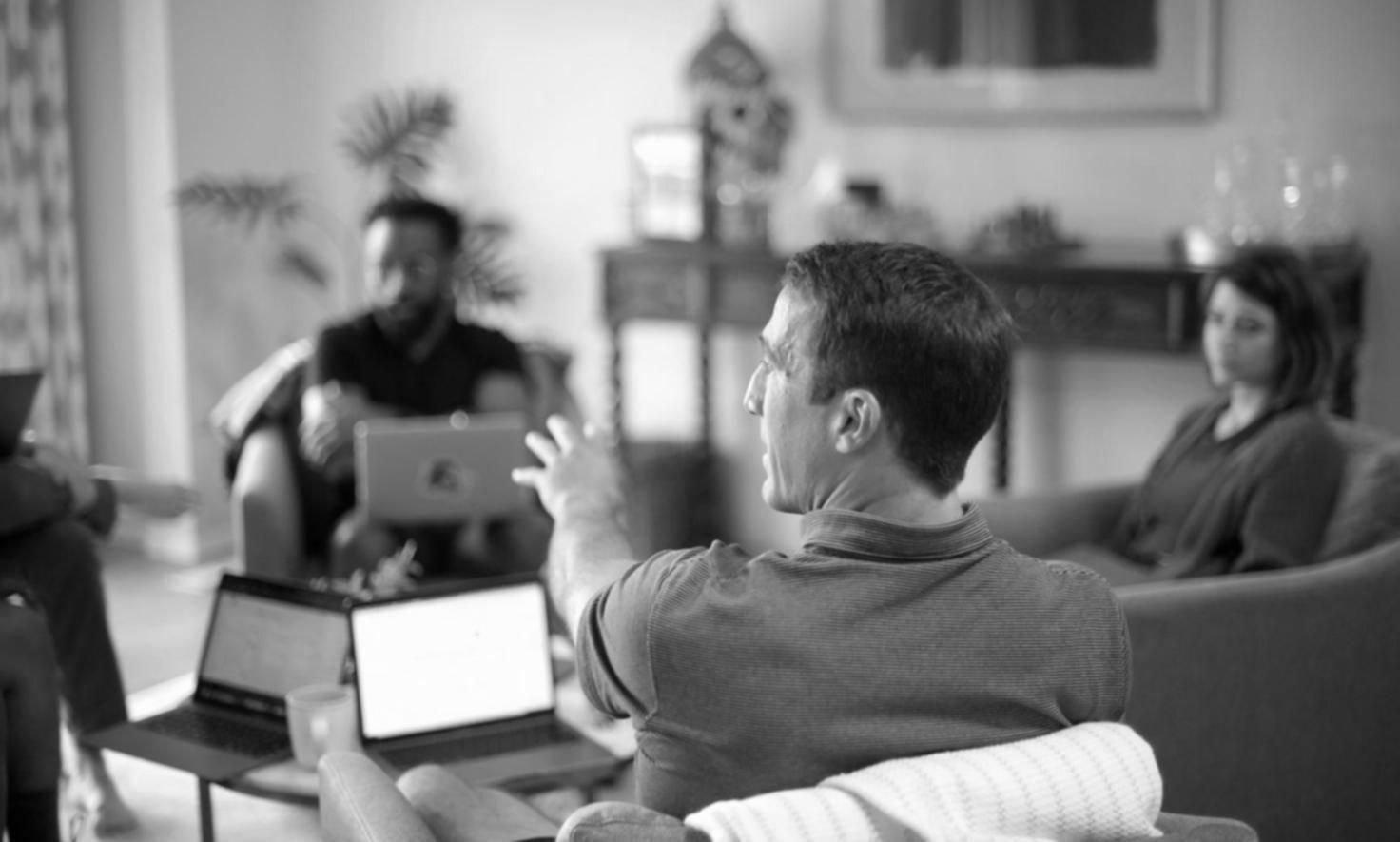 Interface d'analyse financière moderne avec graphiques et données